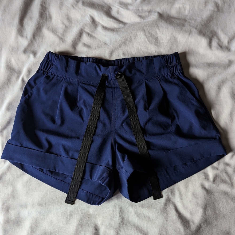 Lululemon Spring Break Away Short II